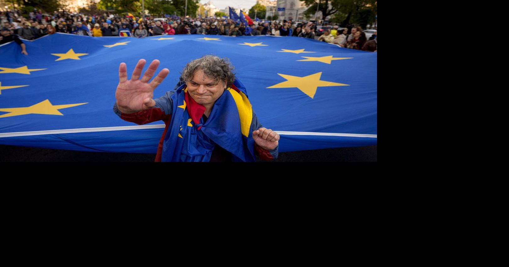 Mii de oameni participă la un miting pro-UE în capitala României, înaintea alegerilor decisive.