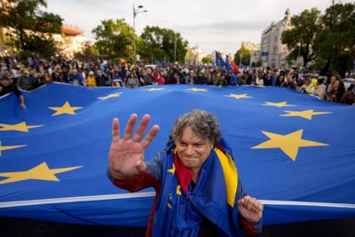 Thousands join a pro-EU rally in Romania’s capital as pivotal presidential runoff looms