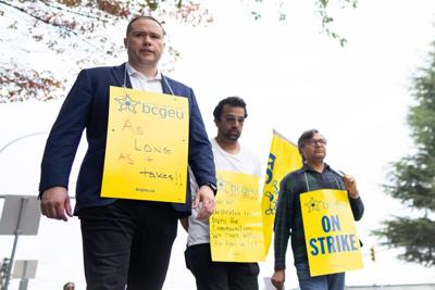 Union says 4,000 workers on 22 pickets as B.C. public service strike expands