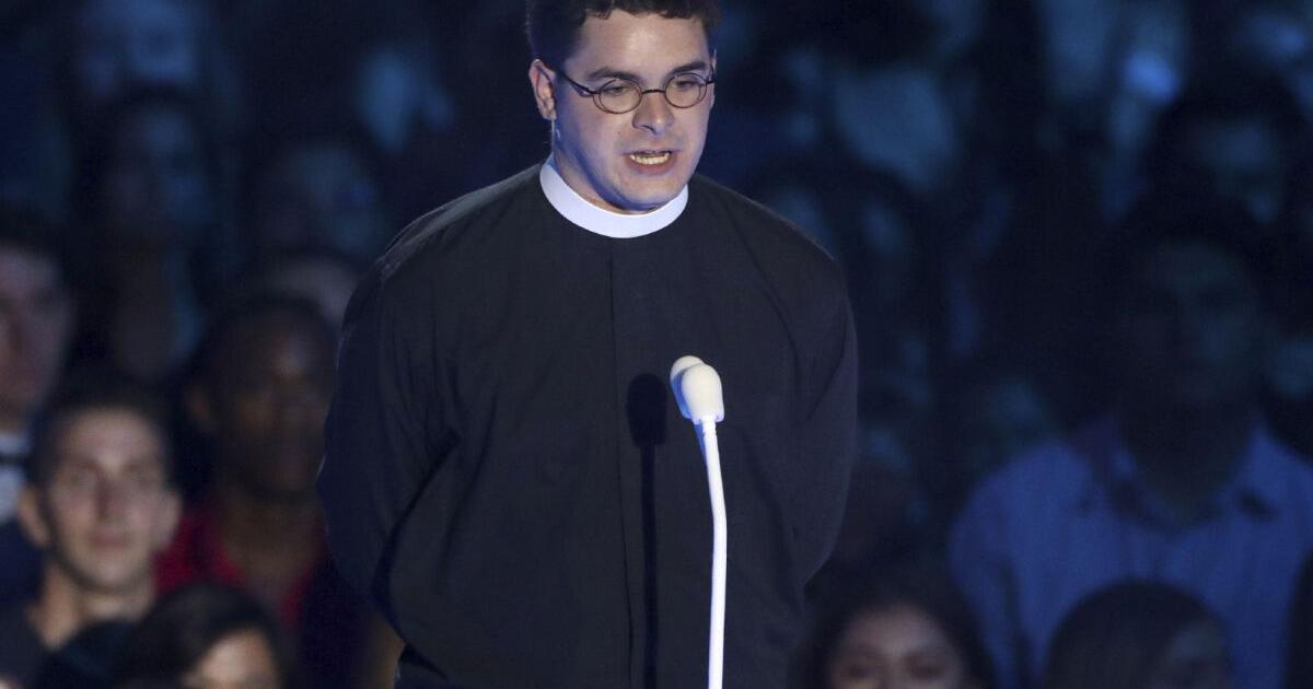 Robert E. Lee descendant leaves his church after backlash over VMAs speech