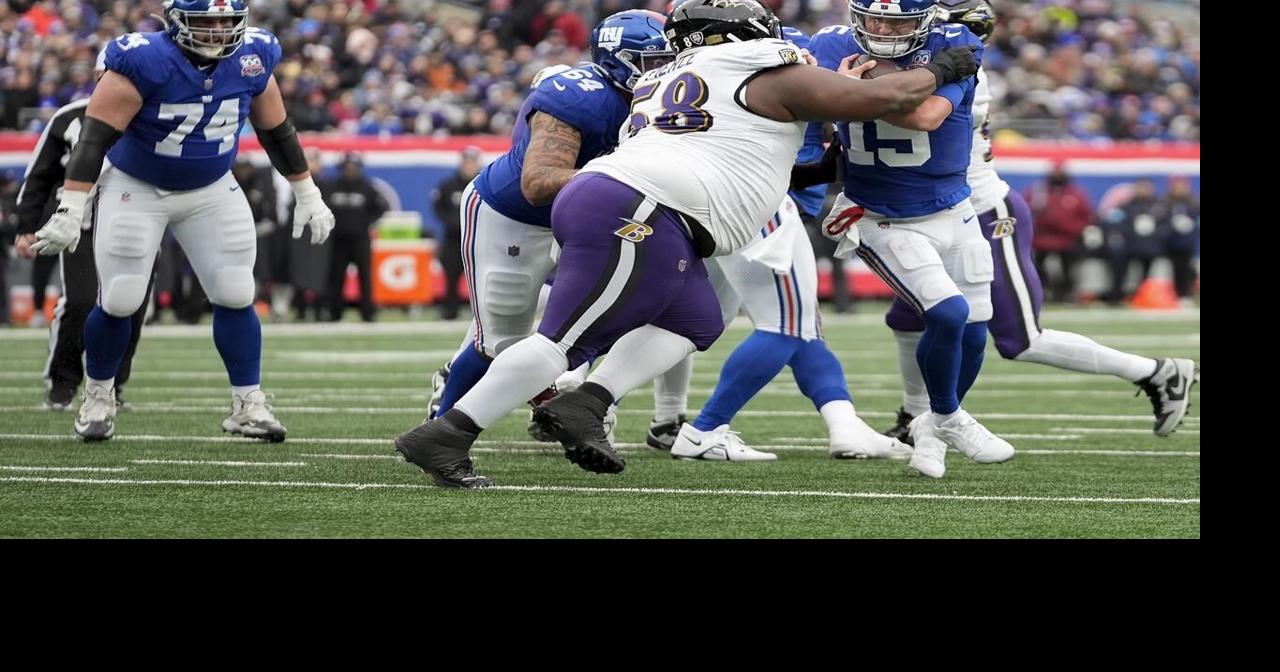 Giants QB Tommy DeVito sustains a concussion and is replaced by Tim Boyle against the Ravens