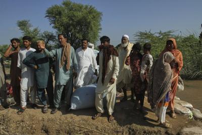 Floodwaters begin receding in a major Pakistani city but nearby towns face evacuations