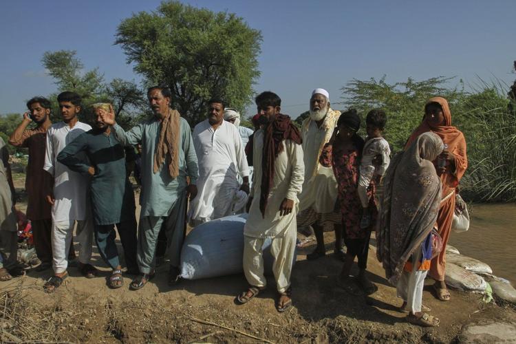 Floodwaters begin receding in a major Pakistani city but nearby towns face evacuations