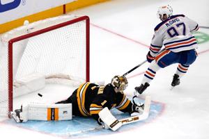 Connor McDavid scores short-handed, sets up power-play goal in Oilers' 3-1 win over Bruins