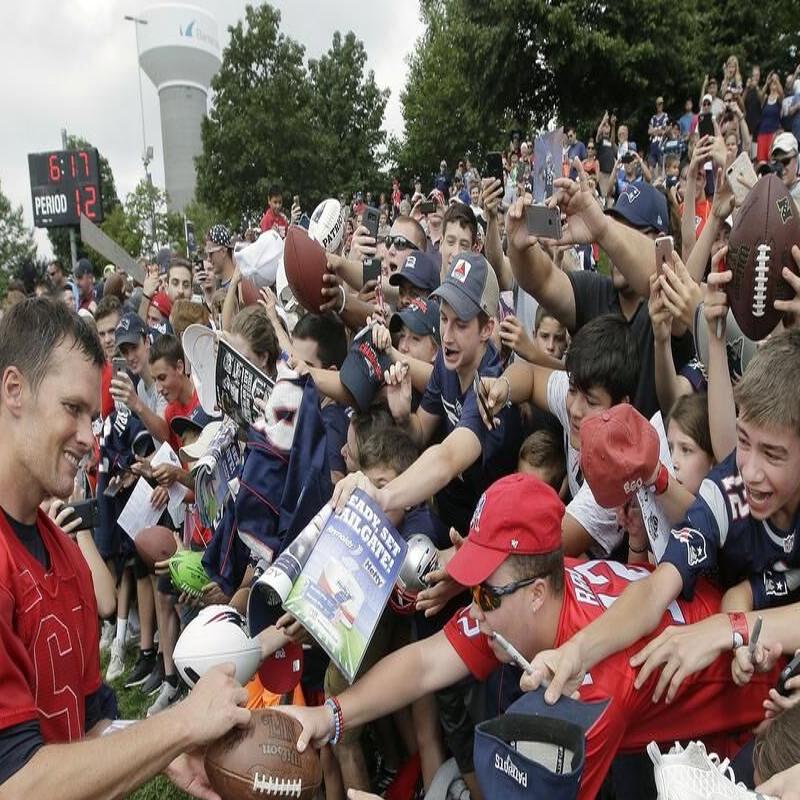 Will Tom Brady turn Boston fans to the Bucs?