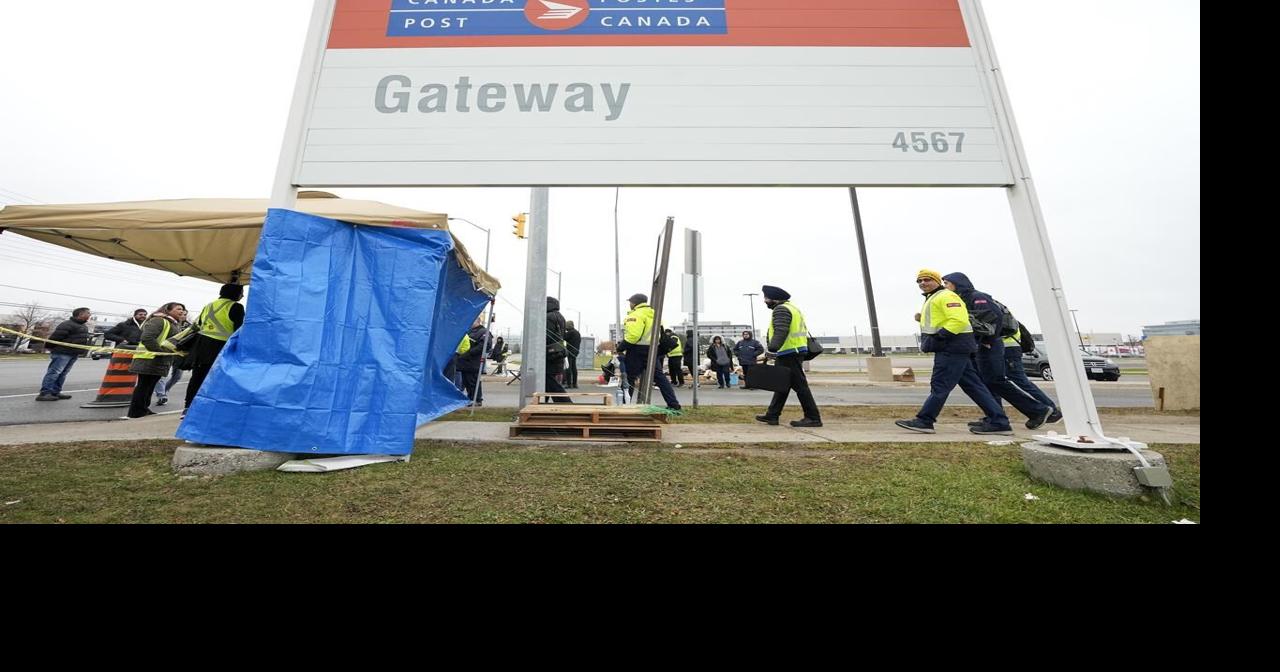 Canada Post down 8M parcels amid strike as talks carry on