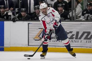 Alex Ovechkin scores 887th goal to move within 8 of breaking Wayne Gretzky's record