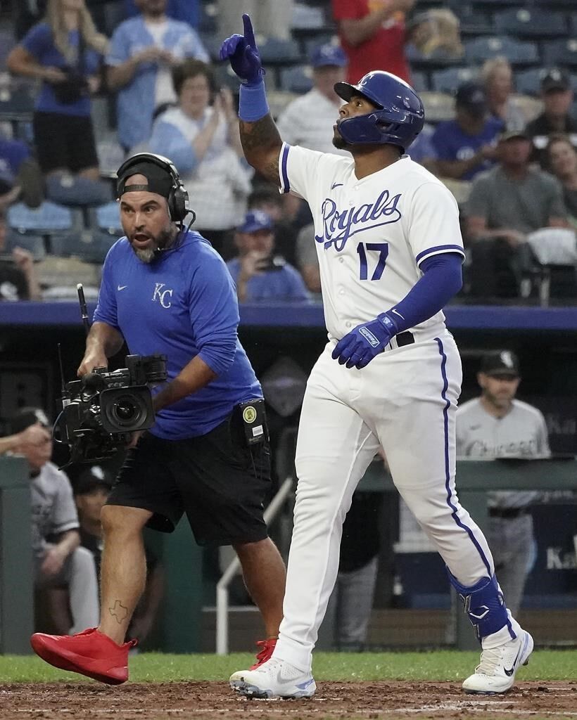 Andrew Vaughn has double, homer, 2 RBIs and two runs scored as White Sox  beat Royals 6-4 - ABC News