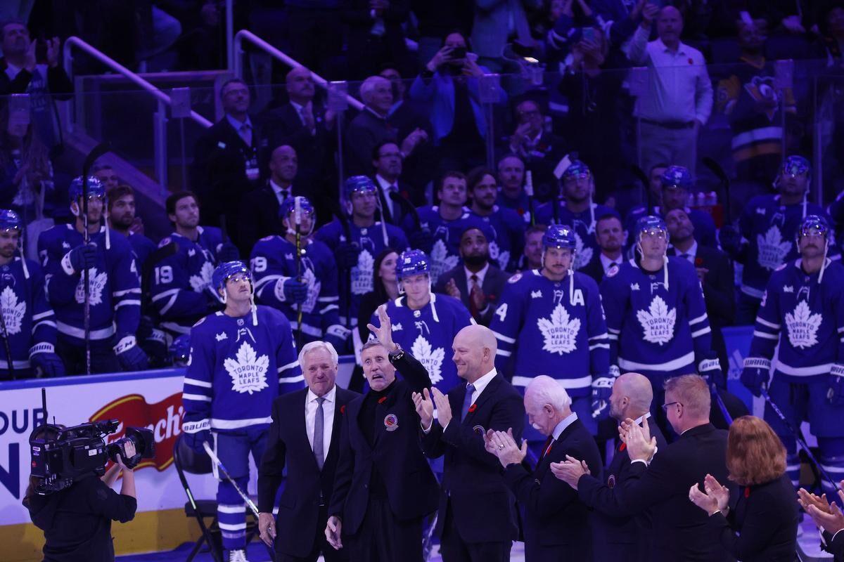 Maple Leafs fans give legend Borje Salming massive ovation