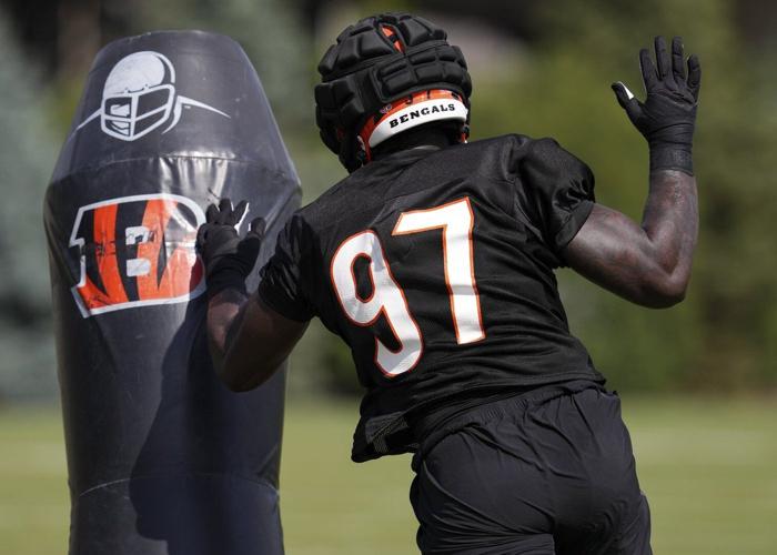 First-round pick Shemar Stewart has plenty of learning moments during his initial Bengals' practice