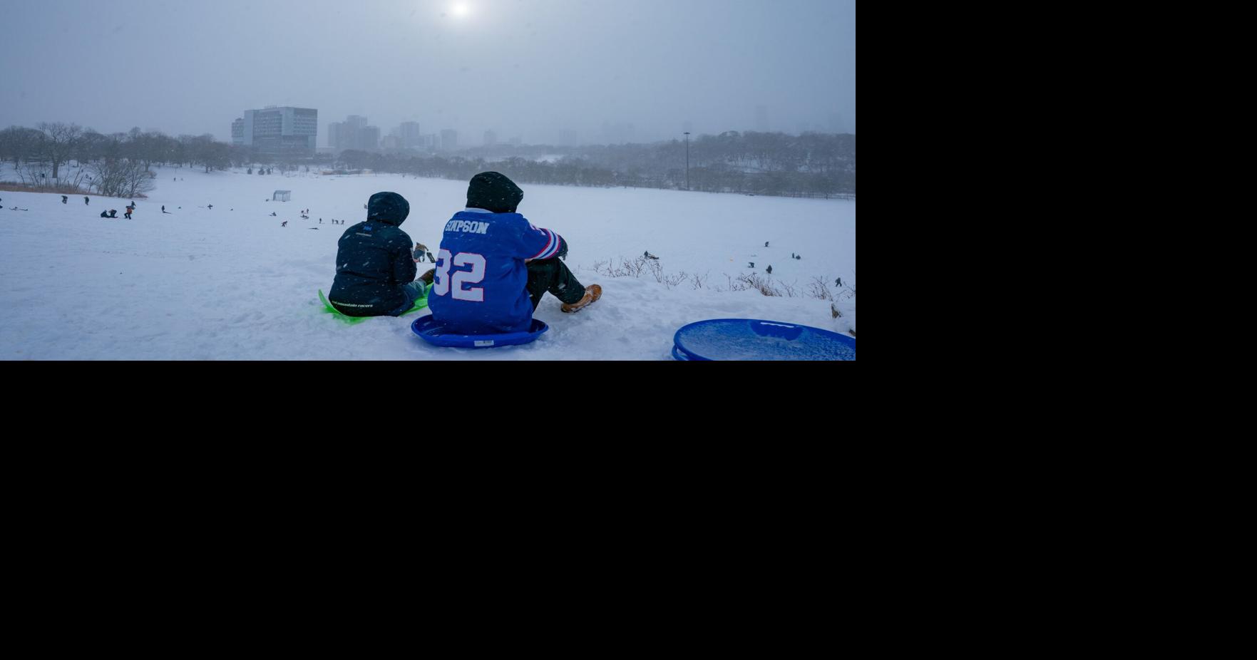 Should kids wear a helmet for tobogganing? When is it too cold to play? How to keep children safe in the snow