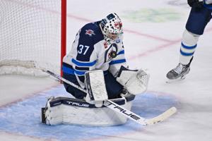 Mark Scheifele scores his 26th goal as Jets beat Devils 4-3
