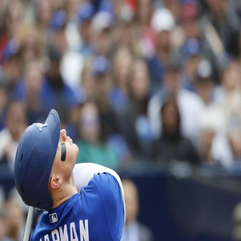 toronto-blue-jays-remove-matt-chapman-from-lineup-with-finger-in