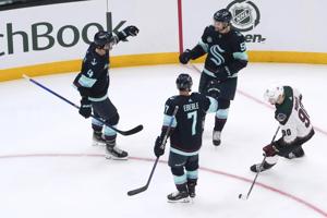 AHL call-up Shane Wright scores 4th goal in 4 games, sparks Kraken to 5-0 win over Coyotes