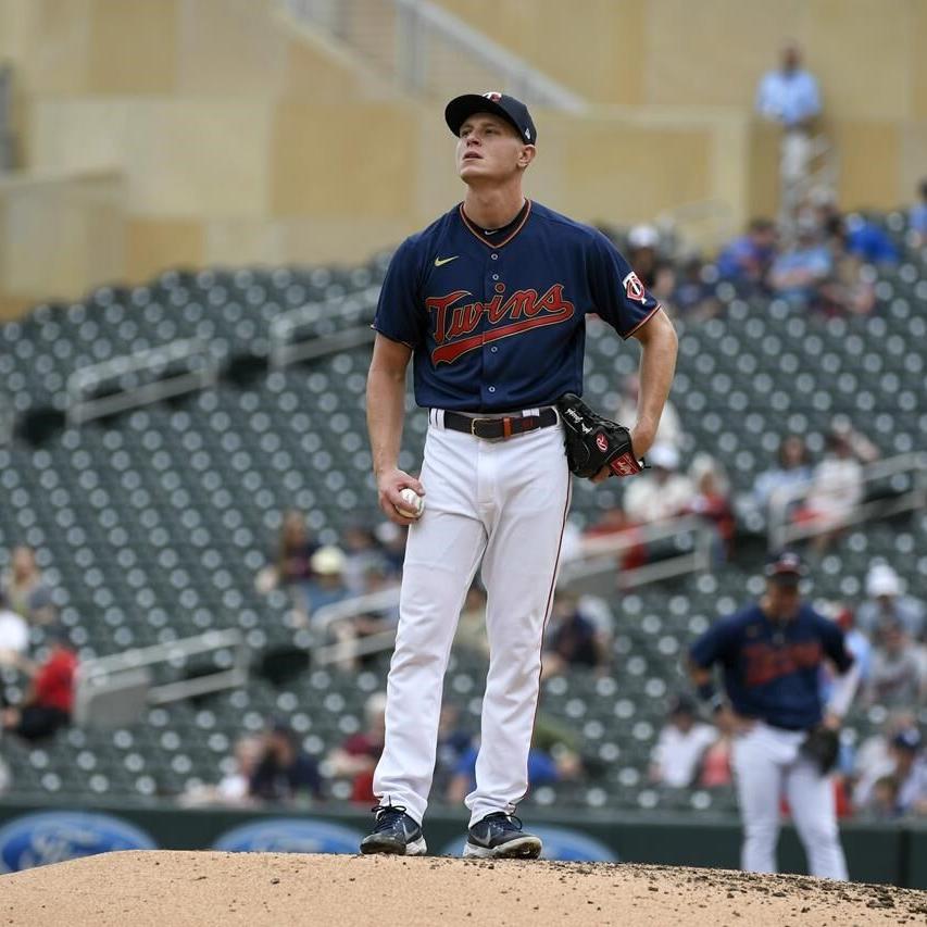 Álvarez HRs twice, Astros top Twins 5-0, win 10th straight