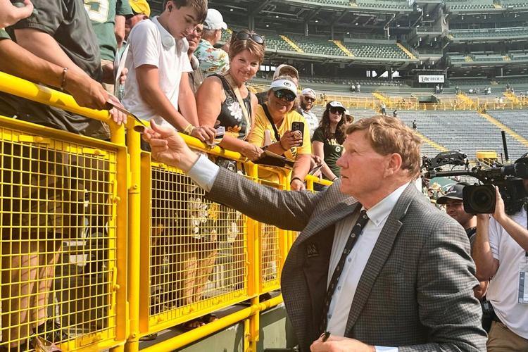Policy officially takes over for Murphy as president/CEO at Packers' shareholders meeting