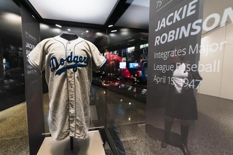 Jackie Robinson - Canadian Baseball Hall of Fame and Museum