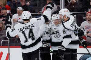 NHL scores: Kane ties Modano as highest-scoring American-born NHL player in Red Wings loss to Kings