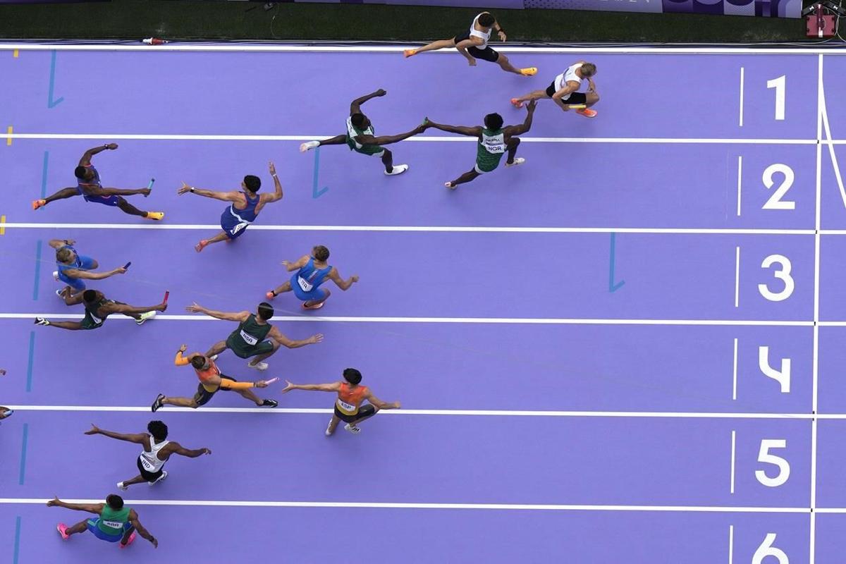 jpg 4 us teen Teen sprinter Quincy Wilson's 1st race at Olympics a learning experience, US  advances in 4x400 relay