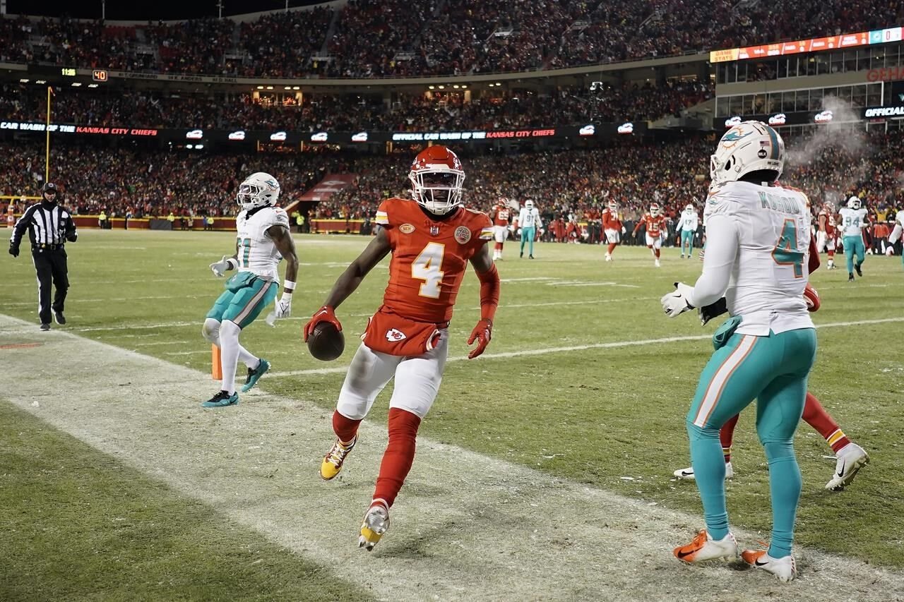 Patrick Mahomes Leads Chiefs To 26-7 Playoff Win Over Dolphins In Near ...