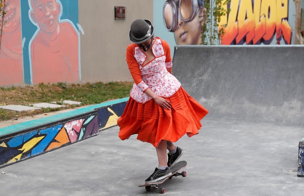 Bolivian women skateboard in Aymara garb to showcase culture