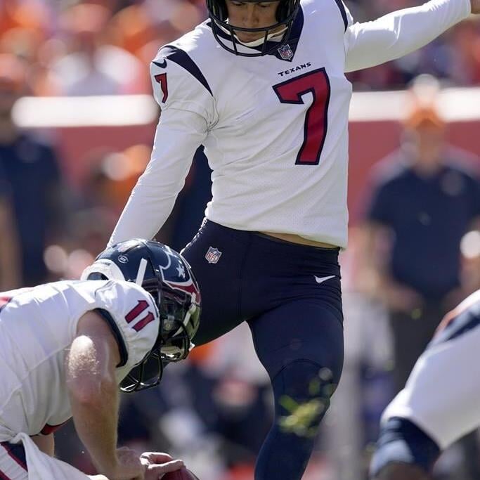 Russell Wilson leads sloppy Broncos past Texans 16-9