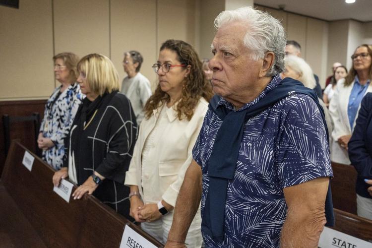 Jury convicts Florida matriarch in murderforhire killing of her(02)