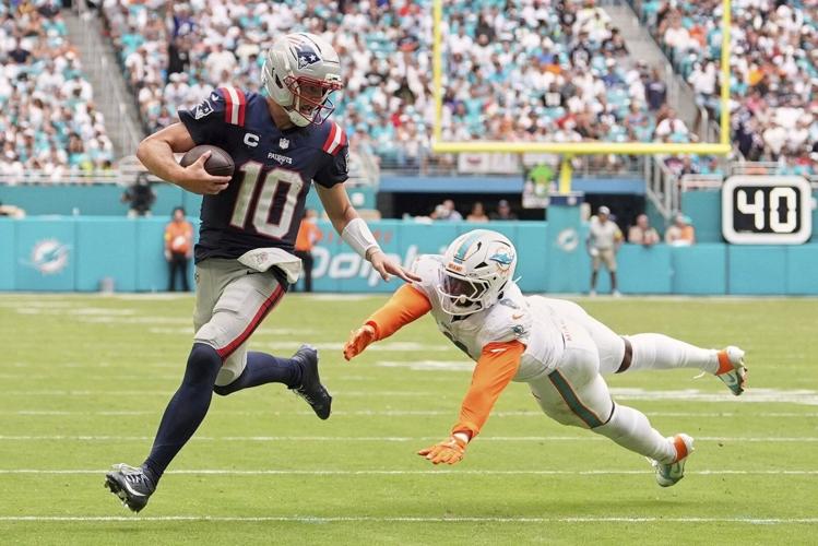 Maye accounts for 3 TDs and Patriots top Dolphins 33-27 for Vrabel's 1st win as New England coach