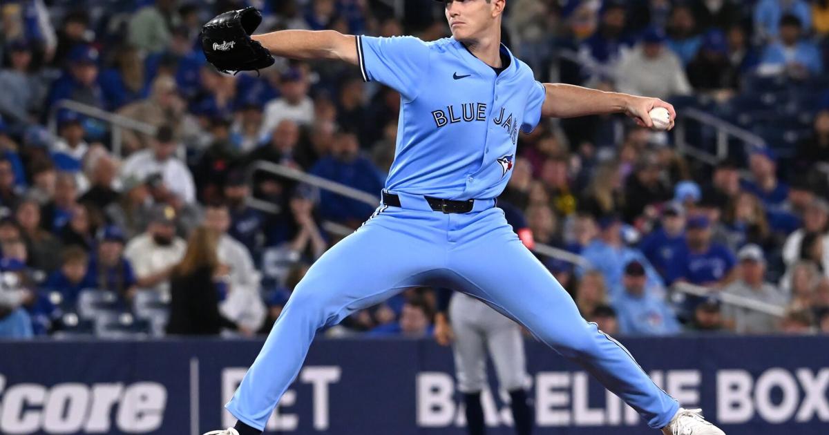 Lucas, Jays crash in 8-3 loss to Mariners at Rogers Centre