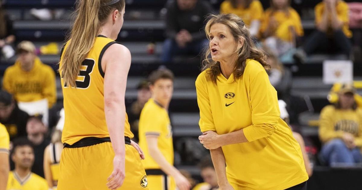 Bree Hall scores career-best 21, No. 1 South Carolina pulls away from ...