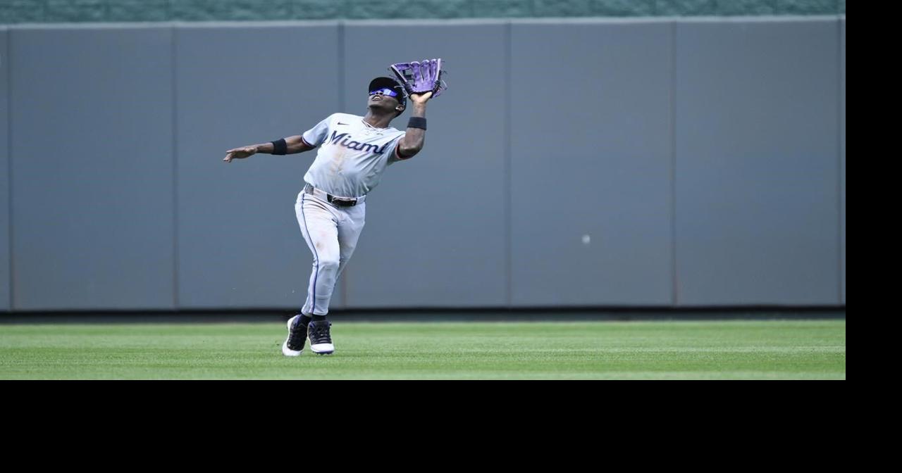 Perez highlights 5-run, 2-out rally in eighth with RBI double as Royals rally to beat Marlins, 5-1