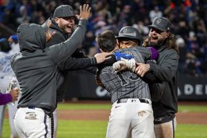 Lindor's sacrifice fly caps Mets' 3-2 comeback win over Blue Jays