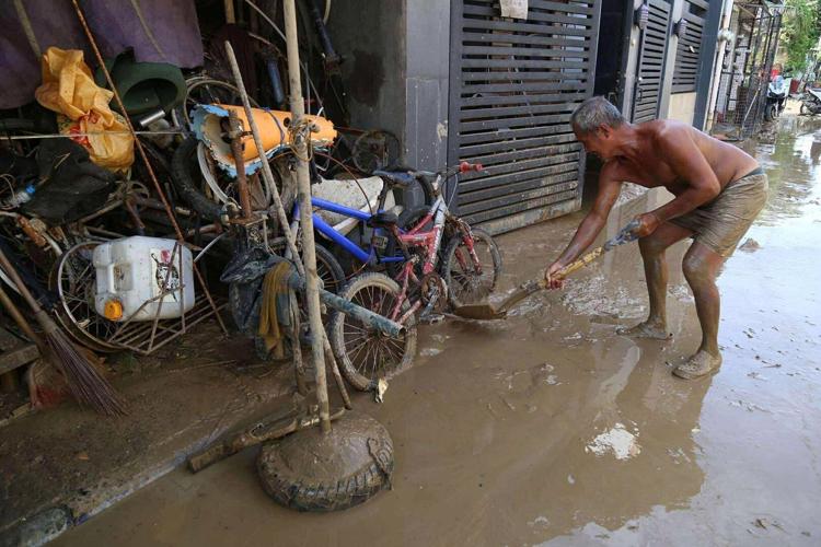 After battering the Philippines deadly Typhoon Kalmaegi moves toward