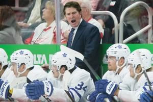 Players' union asks NHL for a Mike Babcock investigation if Oilers want to hire him, AP sources say