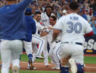 Whit Merrifield adjusting to new role with Blue Jays