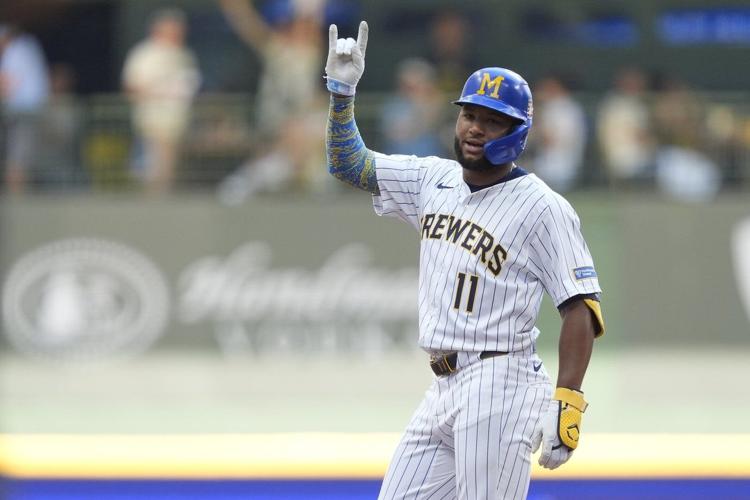 Brewers outfielder Jackson Chourio leaves game against Cubs with apparent leg injury