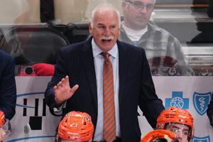 Joel Quenneville reaches 1,000 victories, joining Scotty Bowman in an elite club for NHL coaches