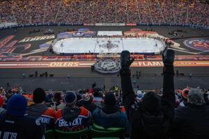 Hockey fans soak up Classic weather, Nickelback, rivalry