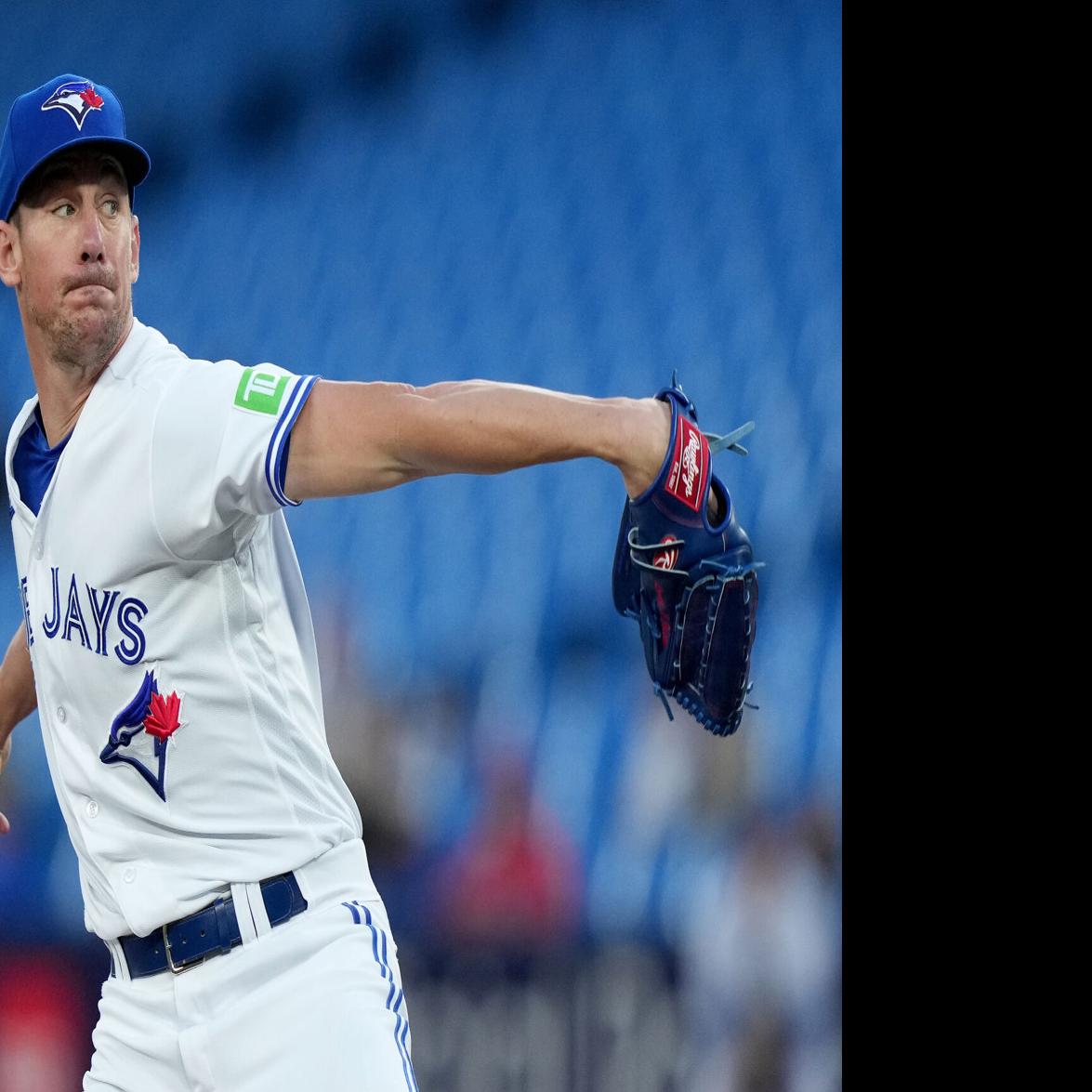 Blue Jays' Bassitt shares his thoughts on team's polarizing red jerseys