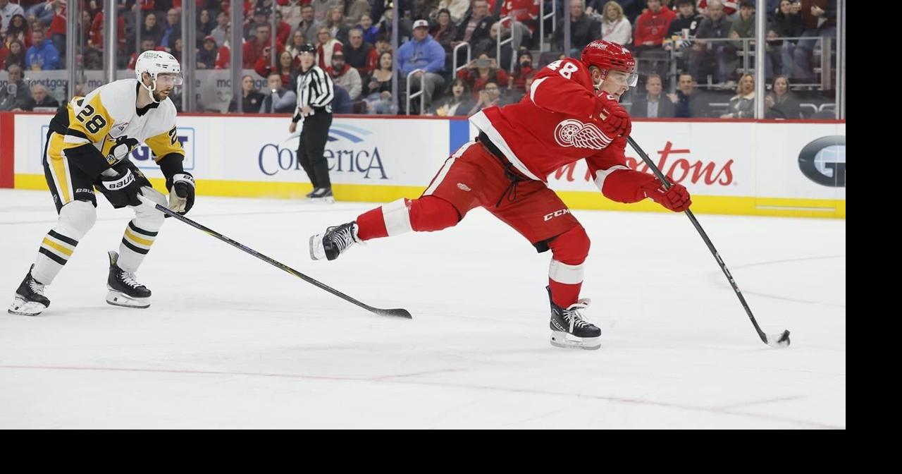 Compher's power-play goal lifts Red Wings past Penguins 4-2