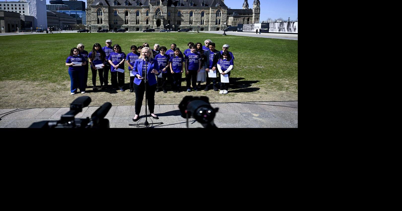 Parents who don't allow kids to have smartphones say social media ban would ease their minds