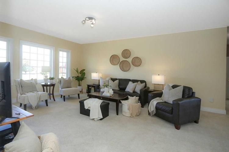 Open House Tour a 1.9M lakefront house in Grimsby