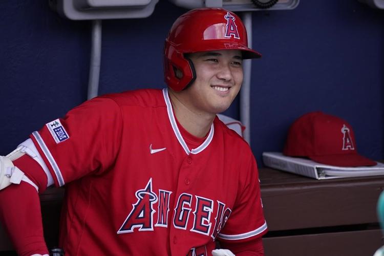 Shohei Ohtani agrees to record $700 million 10-year contract with Dodgers