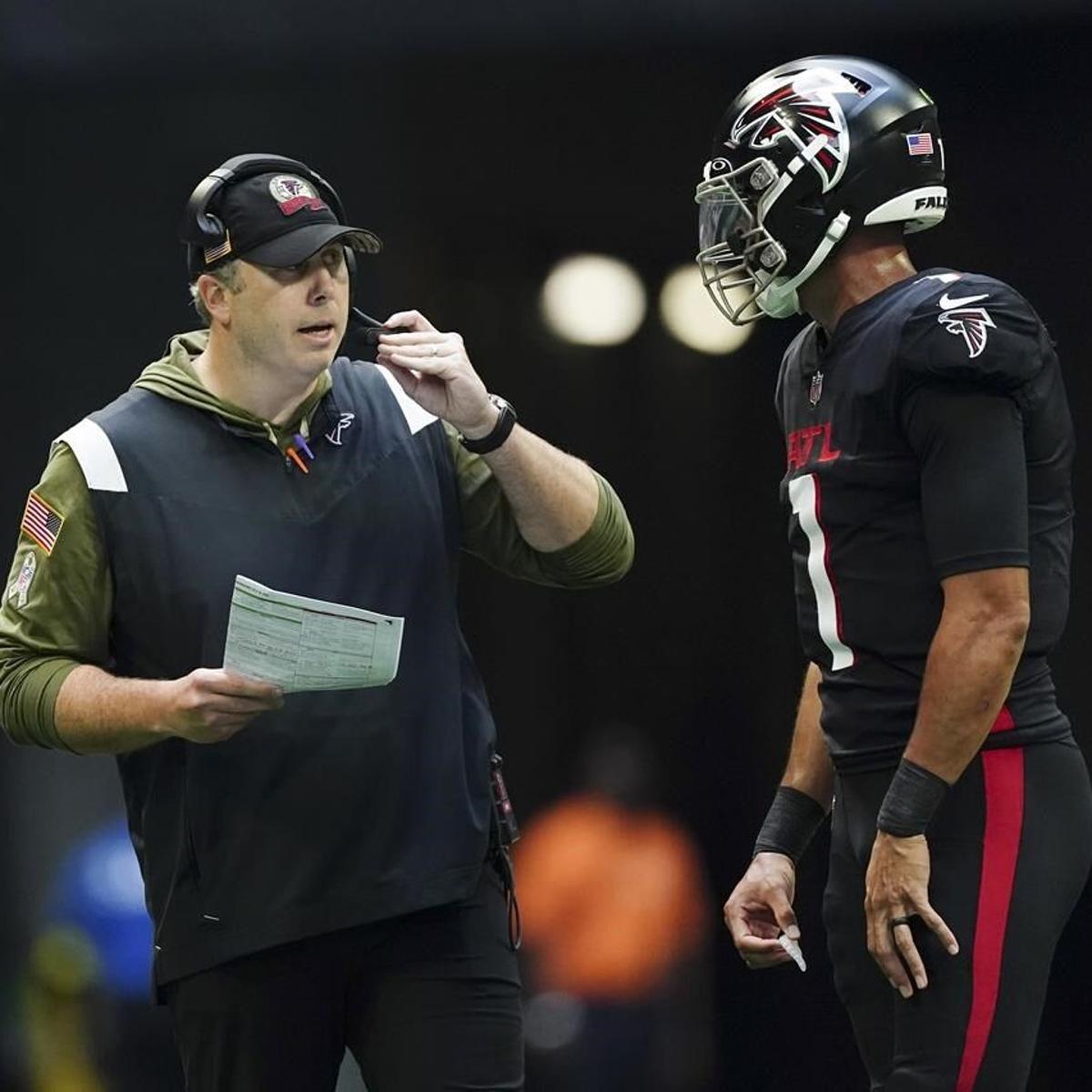 Falcons' Smith remains committed to Mariota as starting QB