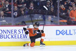 Flyers end winless homestand with 4-3 shootout win over Lightning
