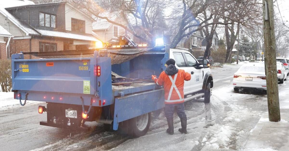 Winter storm warning as Toronto braces for major ‘weather bomb’