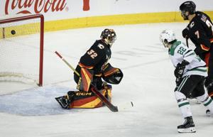 Steel helps Stars with 10th straight by burning Flames 6-1
