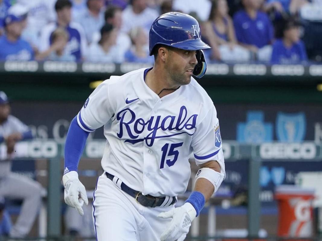 Blue Jays acquire Whit Merrifield from Royals