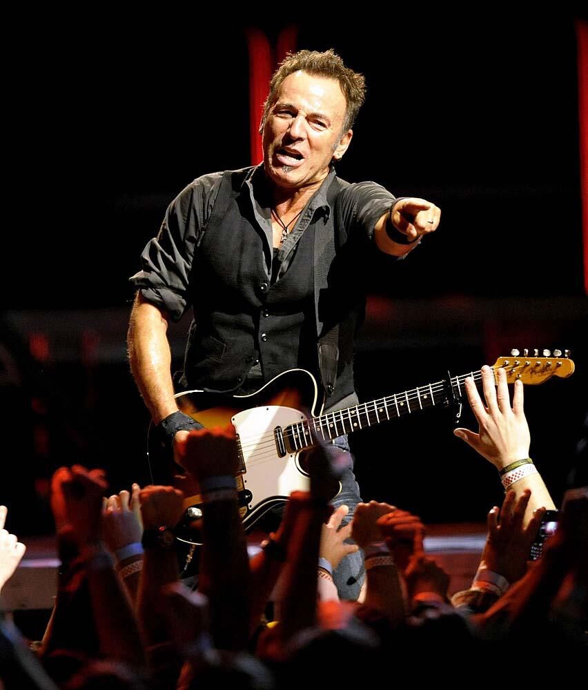 Briefly: Bruce Springsteen gets lost in Michigan