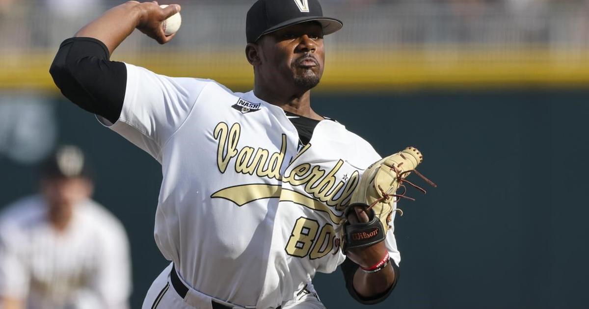 Rangers introduce Rocker same day that 2 past No. 1s debut